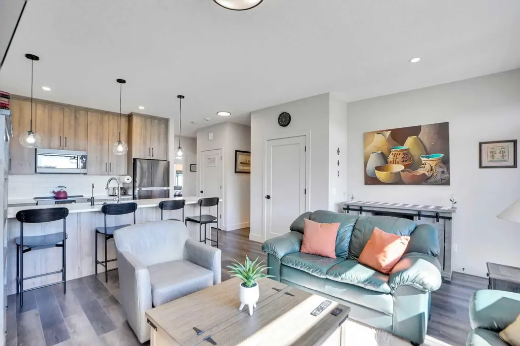 19 Royal Elm Green NW Calgary AB T3G 0G8