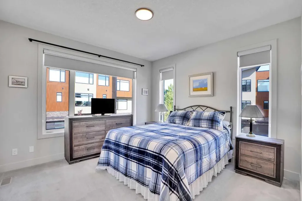 19 Royal Elm Green NW Calgary AB T3G 0G8