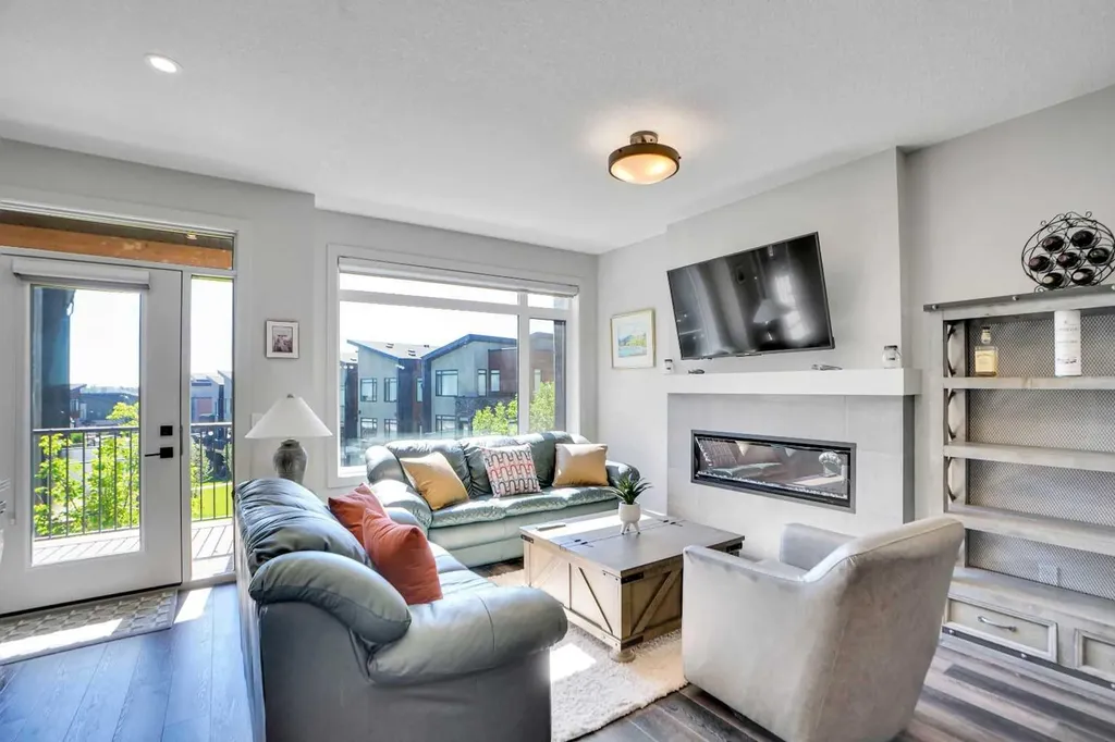 19 Royal Elm Green NW Calgary AB T3G 0G8