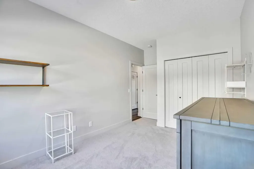 19 Royal Elm Green NW Calgary AB T3G 0G8