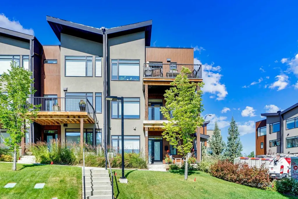 19 Royal Elm Green NW Calgary AB T3G 0G8