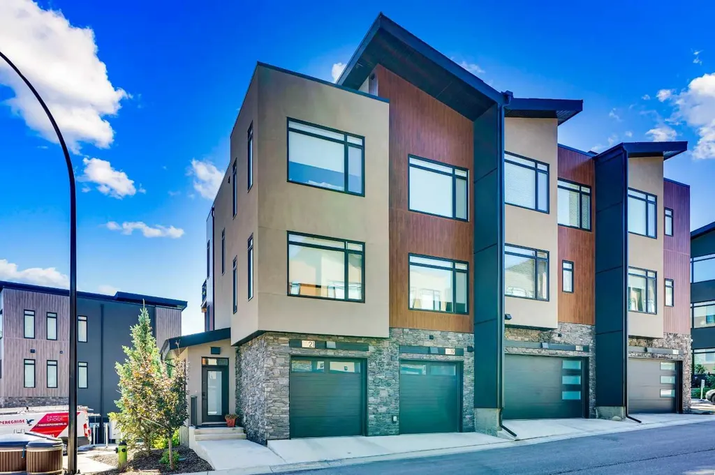 19 Royal Elm Green NW Calgary AB T3G 0G8