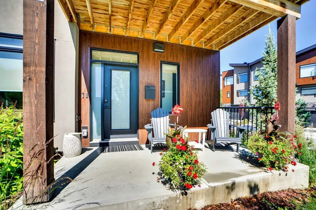 19 Royal Elm Green NW Calgary AB T3G 0G8