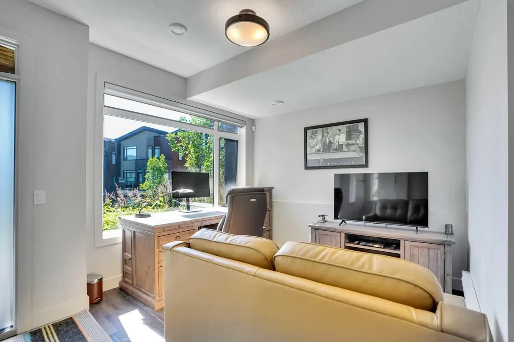 19 Royal Elm Green NW Calgary AB T3G 0G8