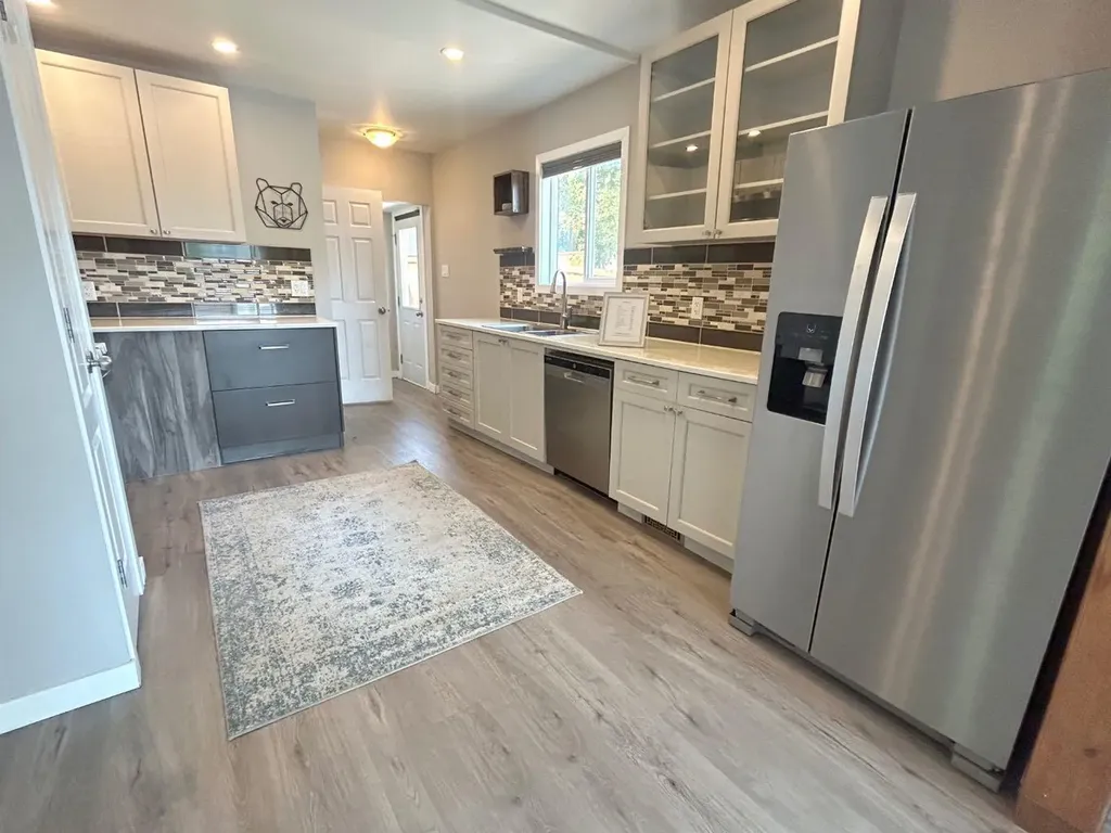 18 Maple Street Okotoks AB T1S 1J6