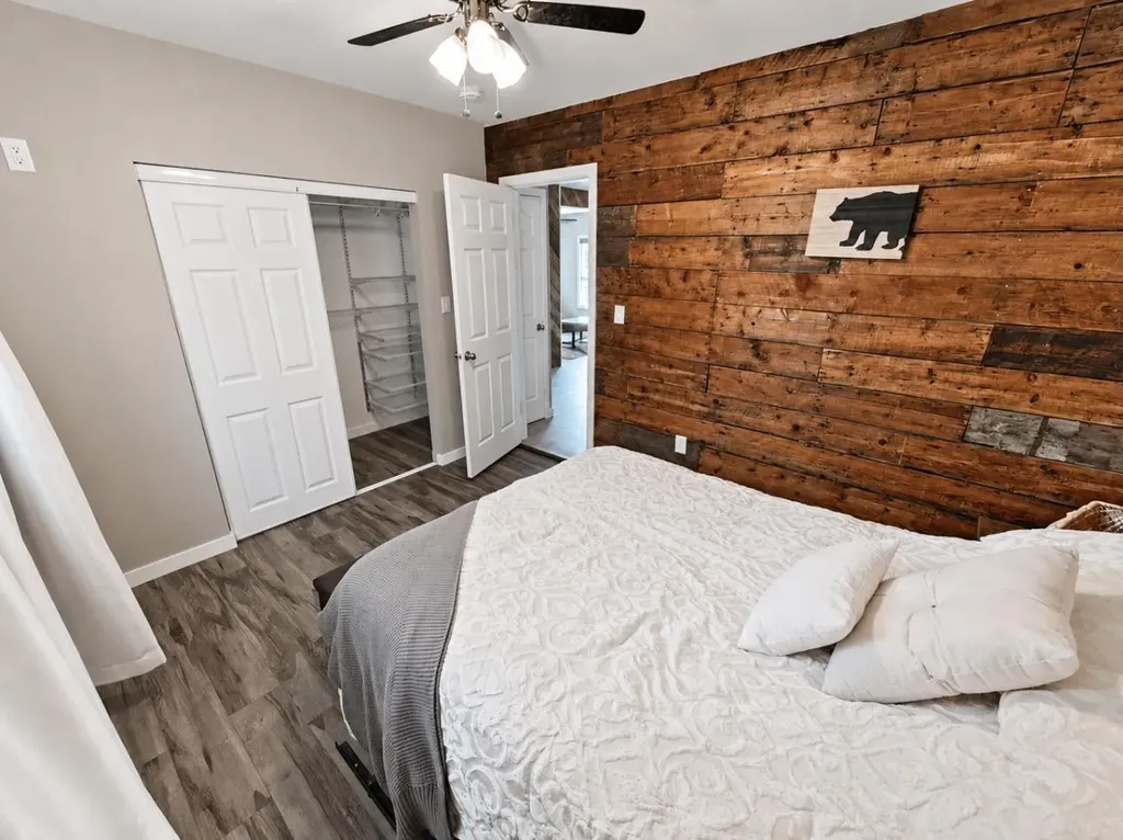 18 Maple Street Okotoks AB T1S 1J6