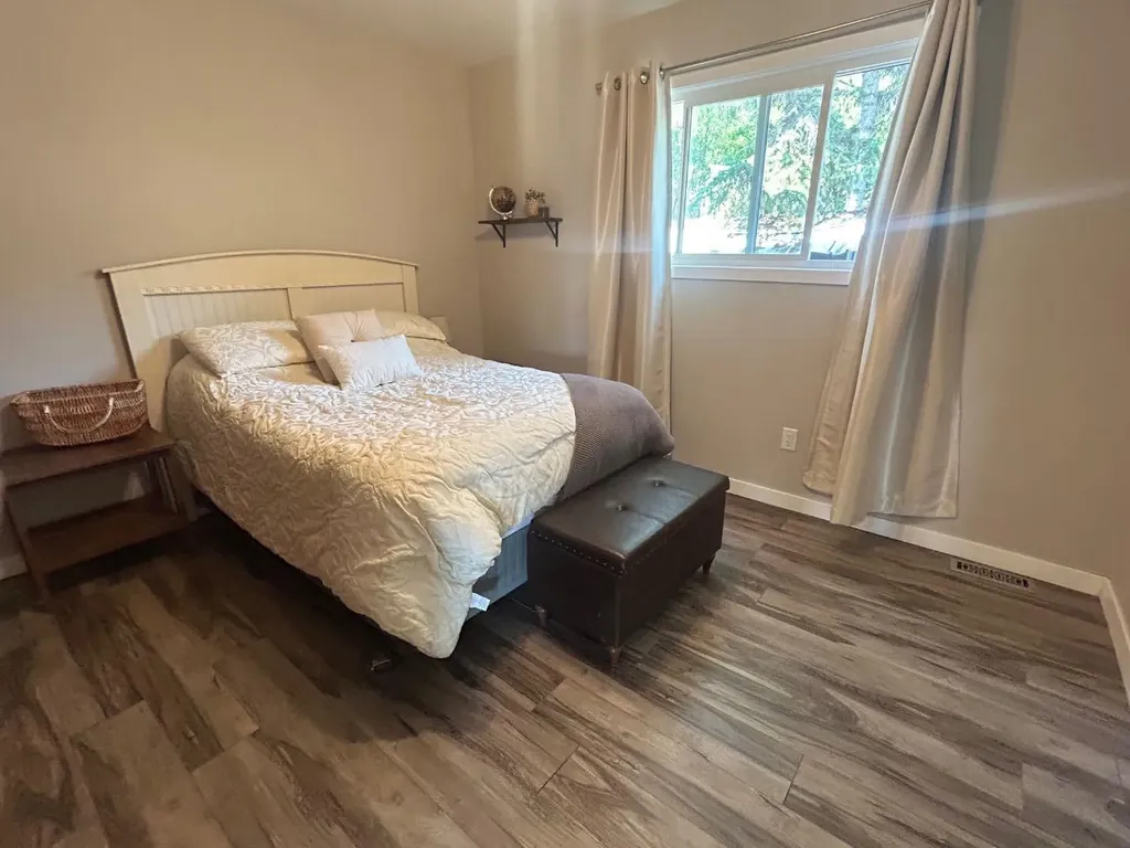 18 Maple Street Okotoks AB T1S 1J6