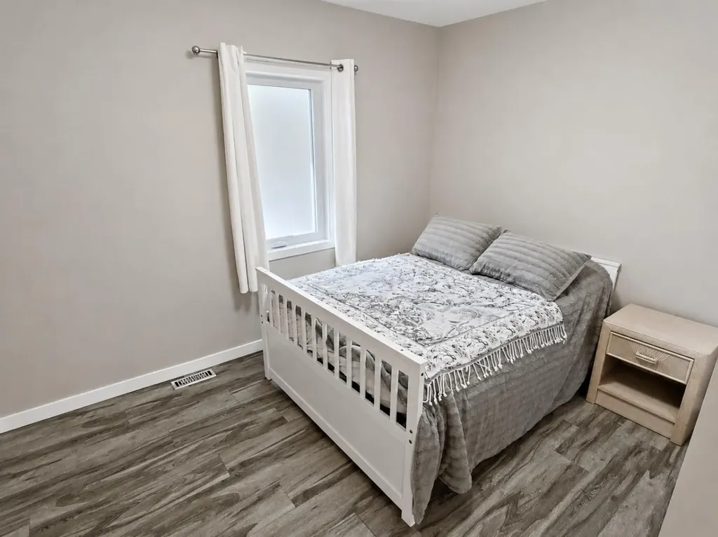 18 Maple Street Okotoks AB T1S 1J6