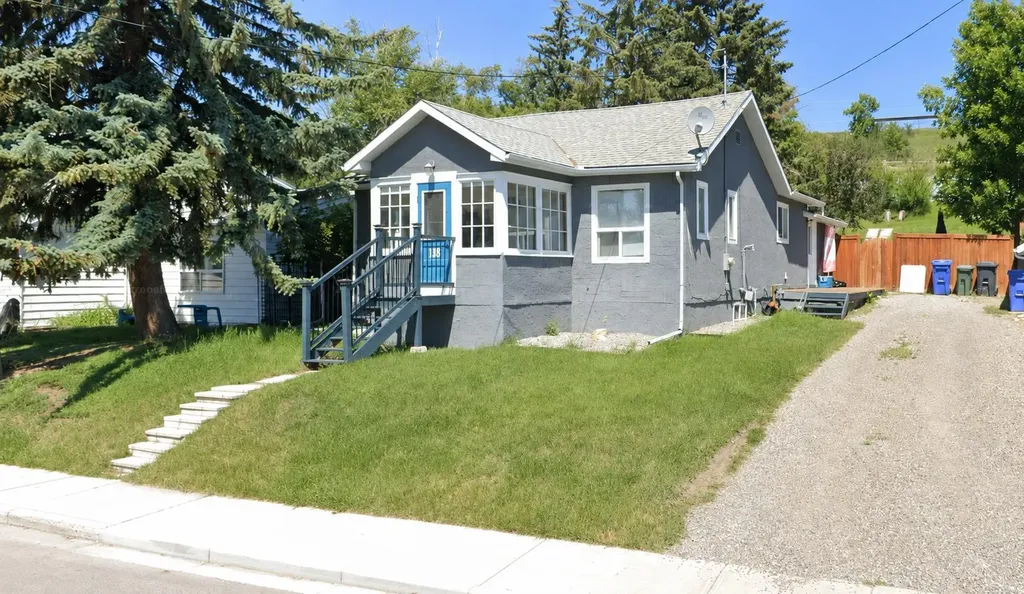 18 Maple Street Okotoks AB T1S 1J6
