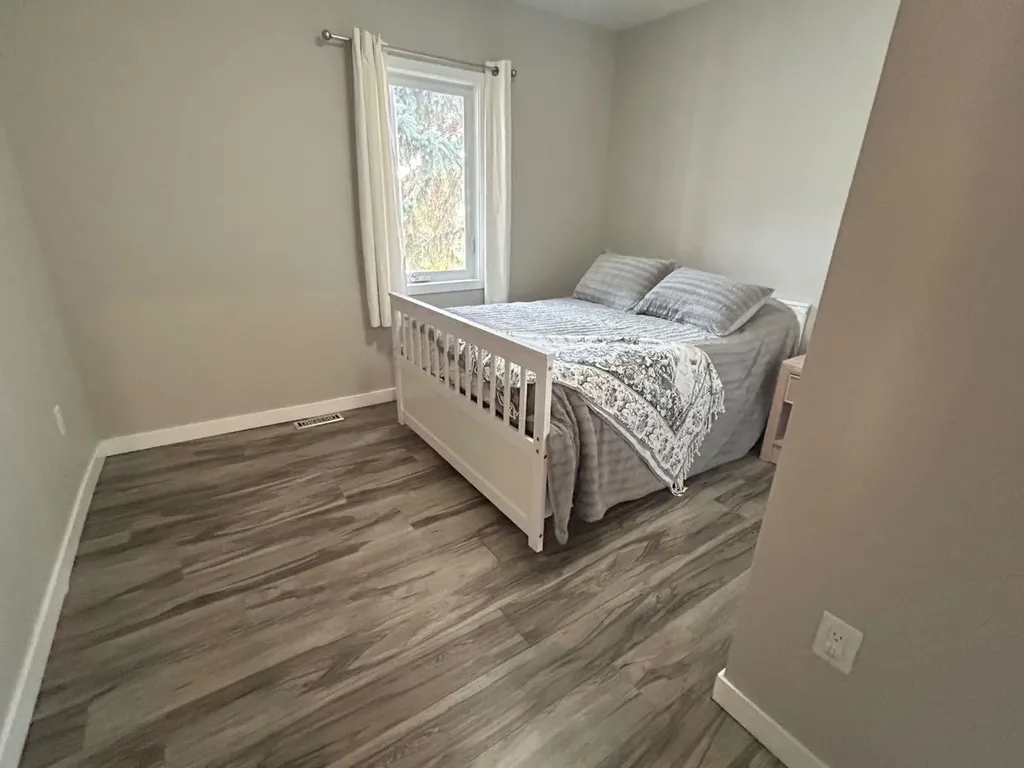 18 Maple Street Okotoks AB T1S 1J6