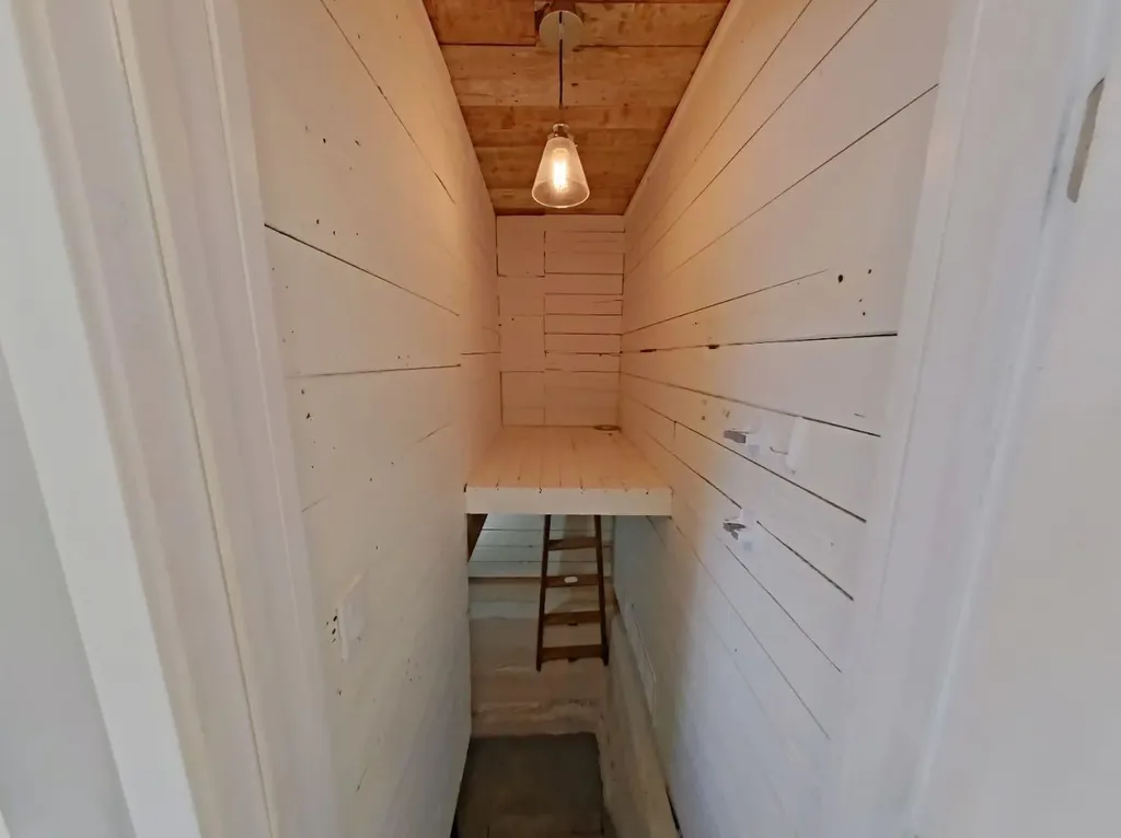 18 Maple Street Okotoks AB T1S 1J6