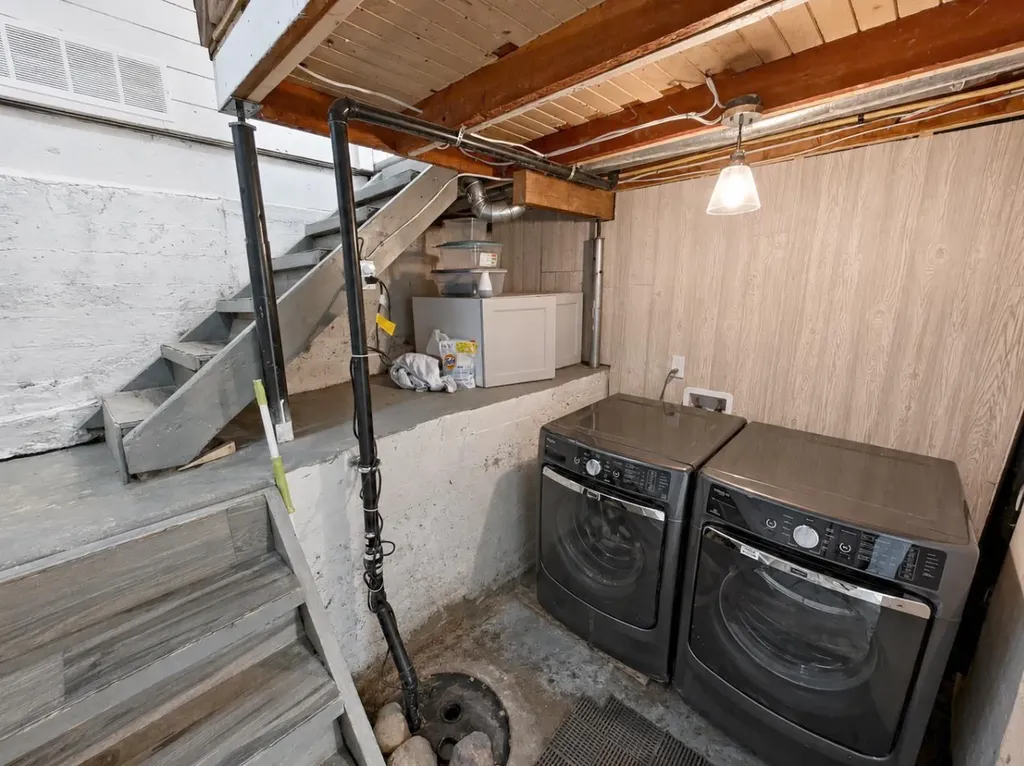 18 Maple Street Okotoks AB T1S 1J6