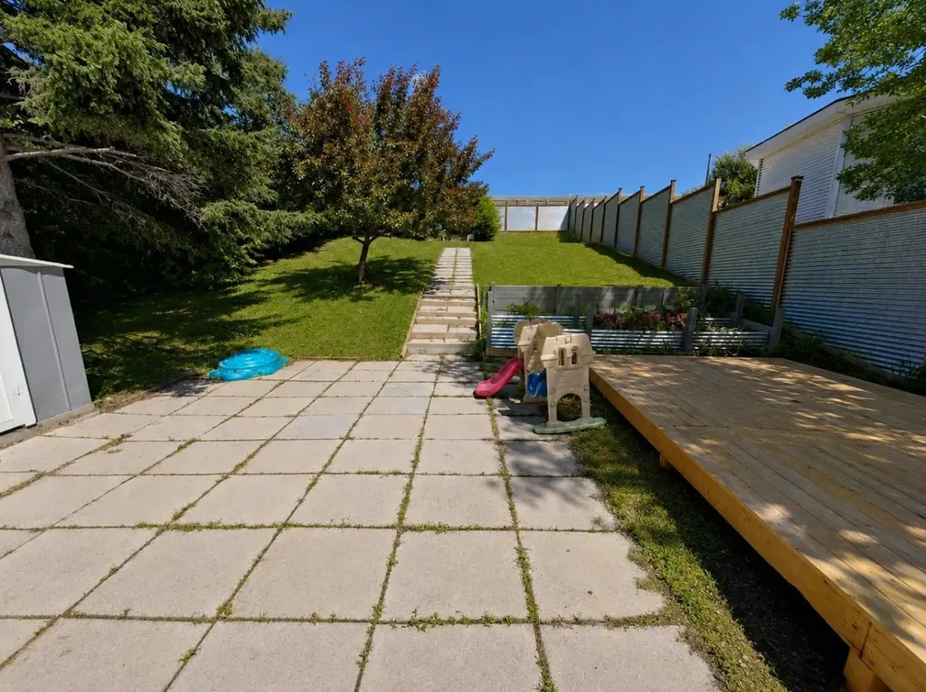 18 Maple Street Okotoks AB T1S 1J6