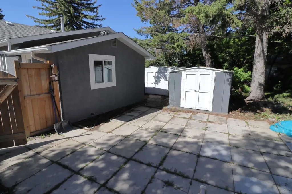 18 Maple Street Okotoks AB T1S 1J6