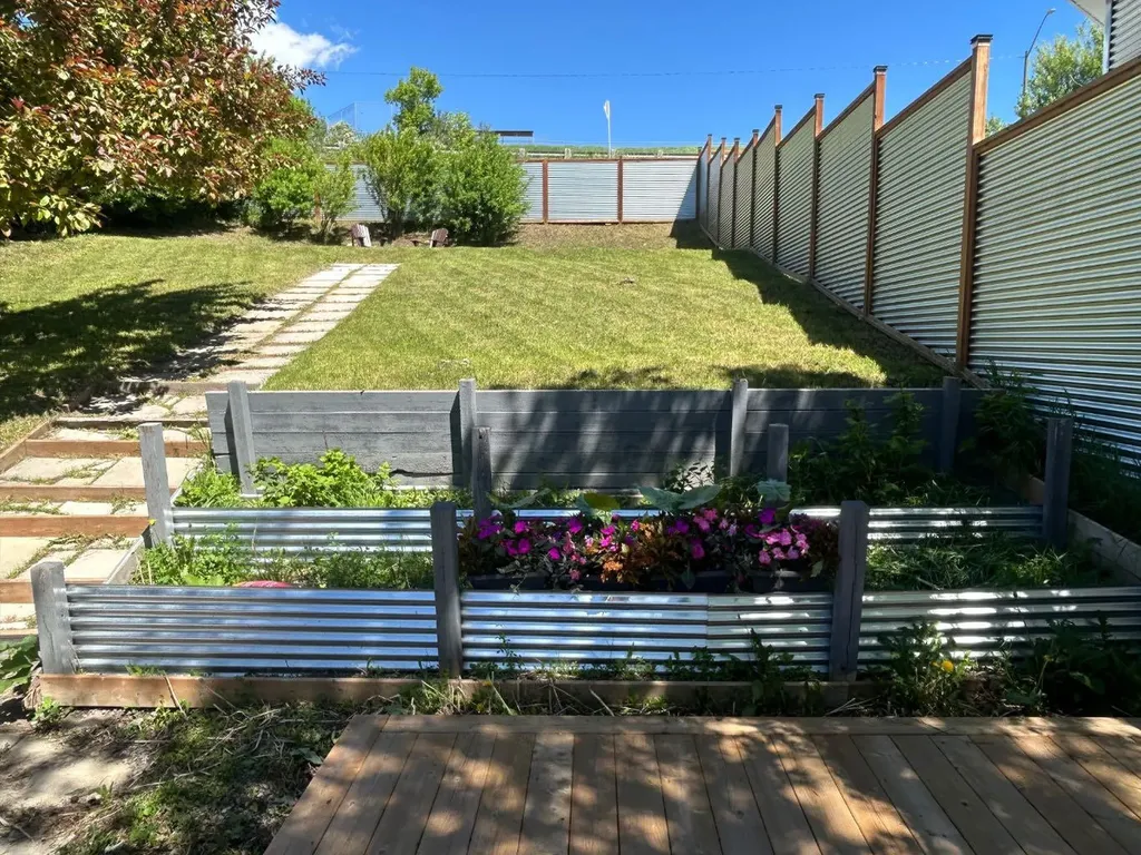 18 Maple Street Okotoks AB T1S 1J6