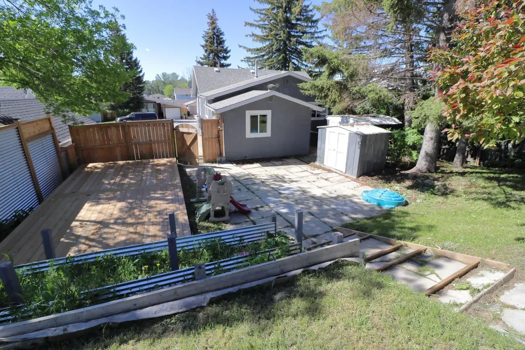 18 Maple Street Okotoks AB T1S 1J6