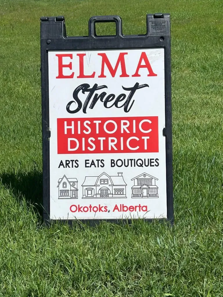 18 Maple Street Okotoks AB T1S 1J6