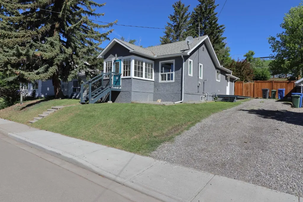 18 Maple Street Okotoks AB T1S 1J6