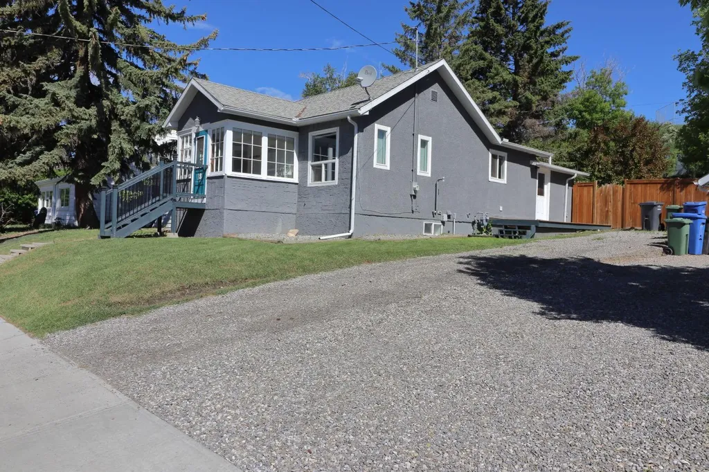 18 Maple Street Okotoks AB T1S 1J6