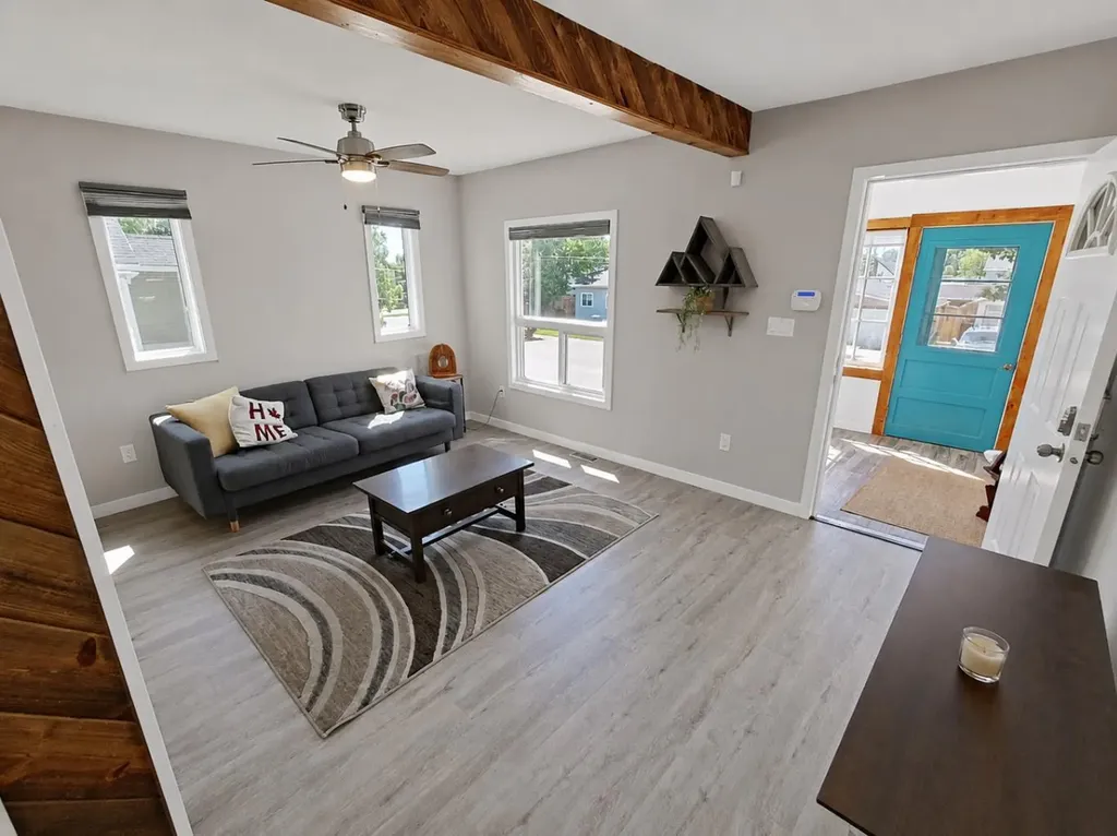 18 Maple Street Okotoks AB T1S 1J6