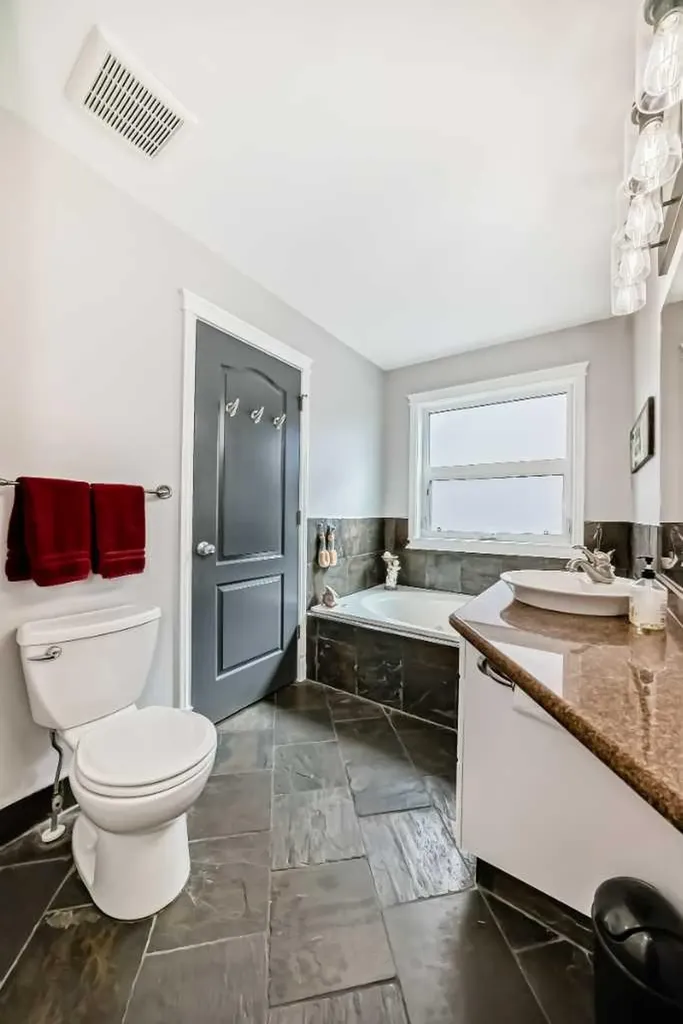 260 Westchester Way Chestermere AB T1X 1E2