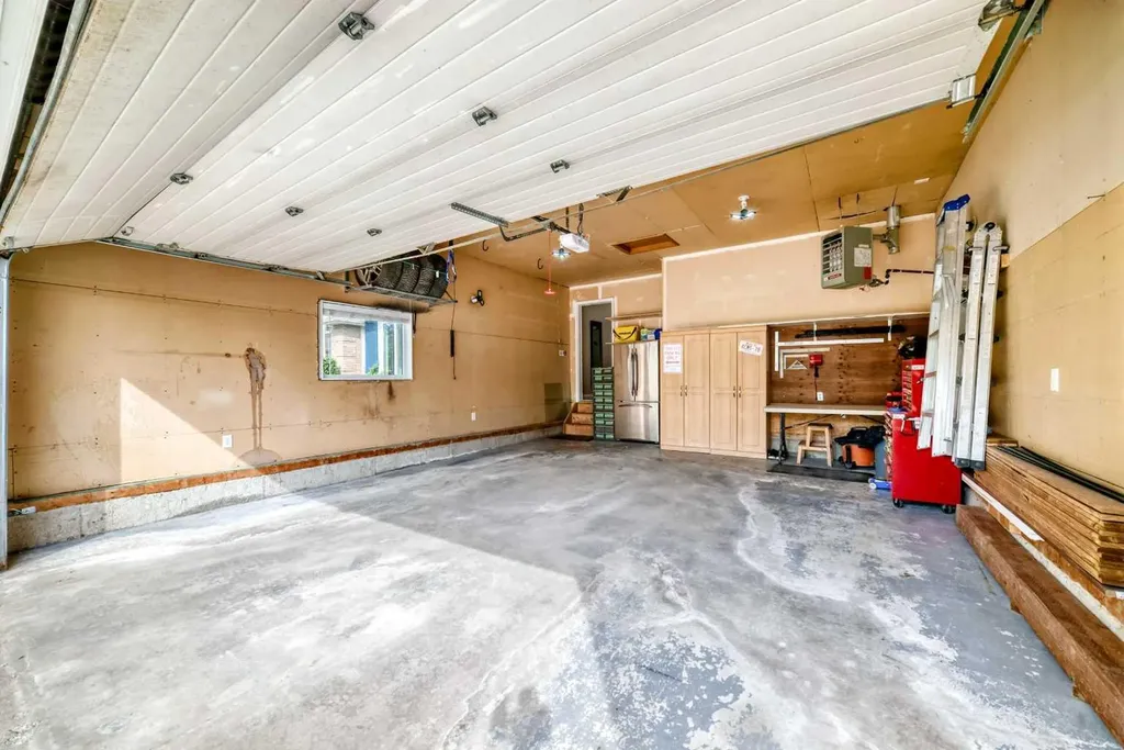 260 Westchester Way Chestermere AB T1X 1E2