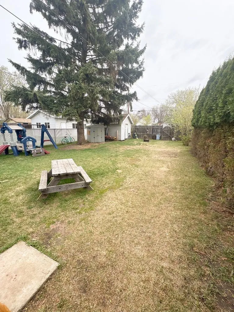 5215 44 Street Camrose AB T4V1C8