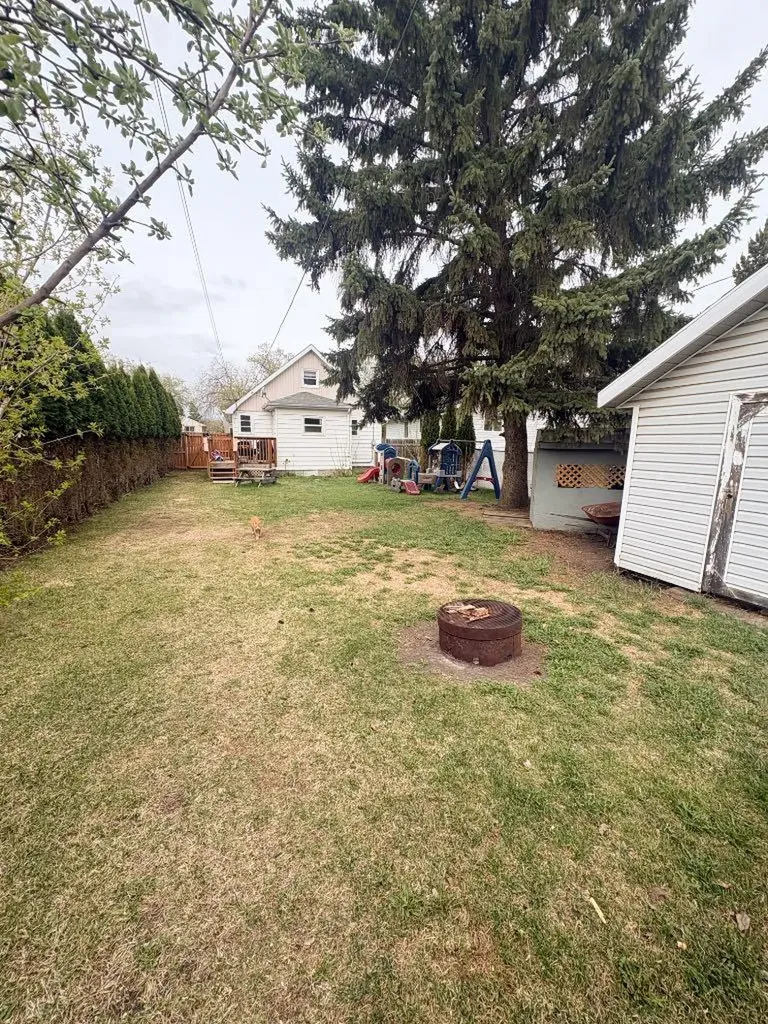5215 44 Street Camrose AB T4V1C8