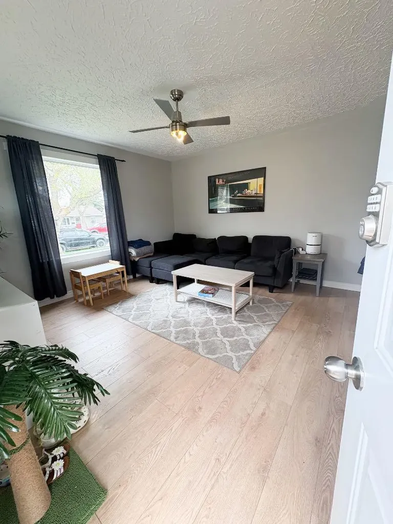 5215 44 Street Camrose AB T4V1C8