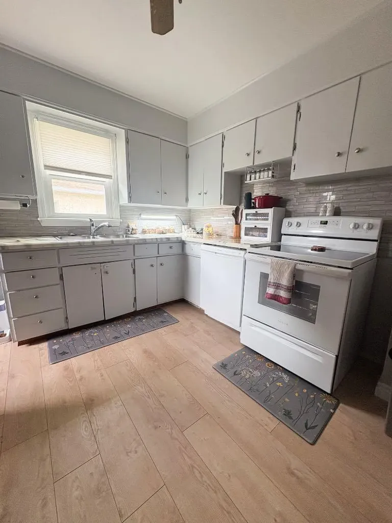5215 44 Street Camrose AB T4V1C8