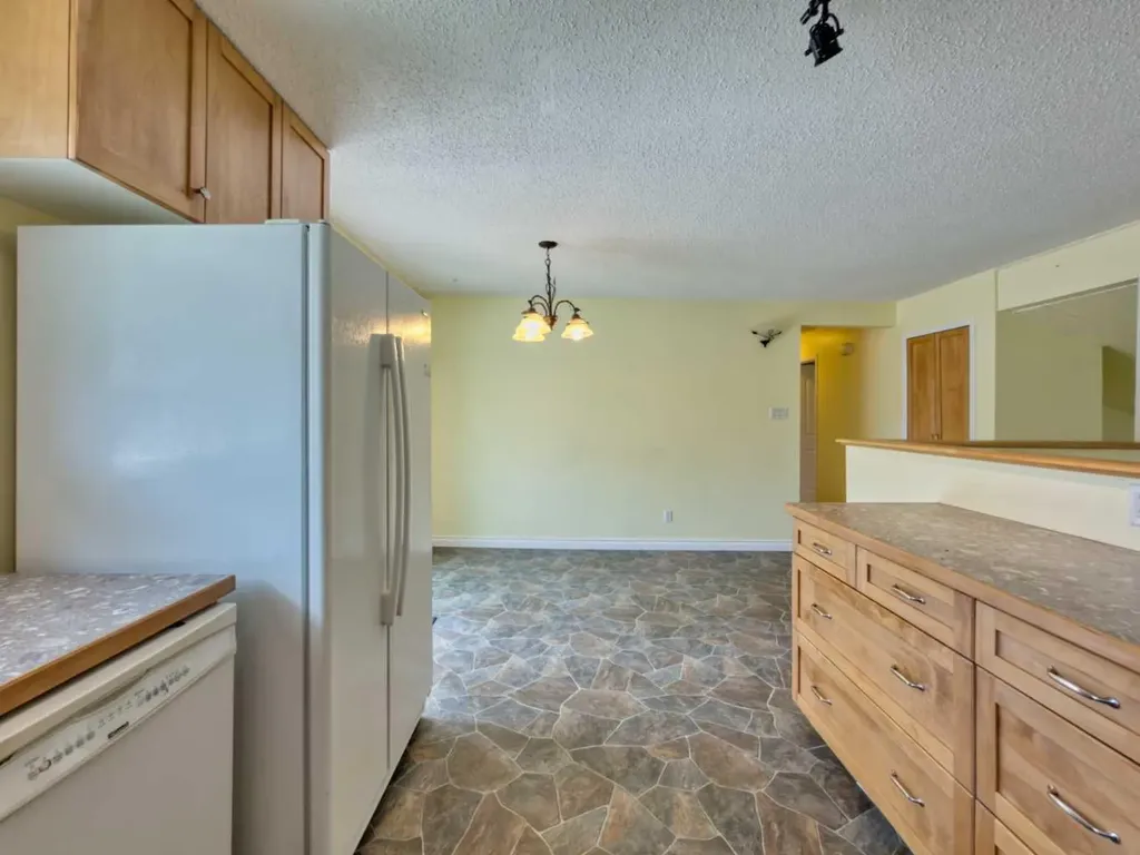 13553 18 Avenue Blairmore AB T0K0E0