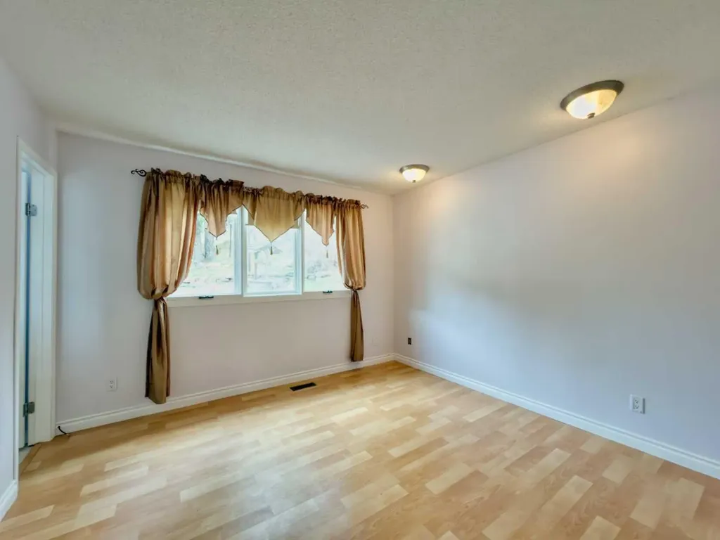 13553 18 Avenue Blairmore AB T0K0E0