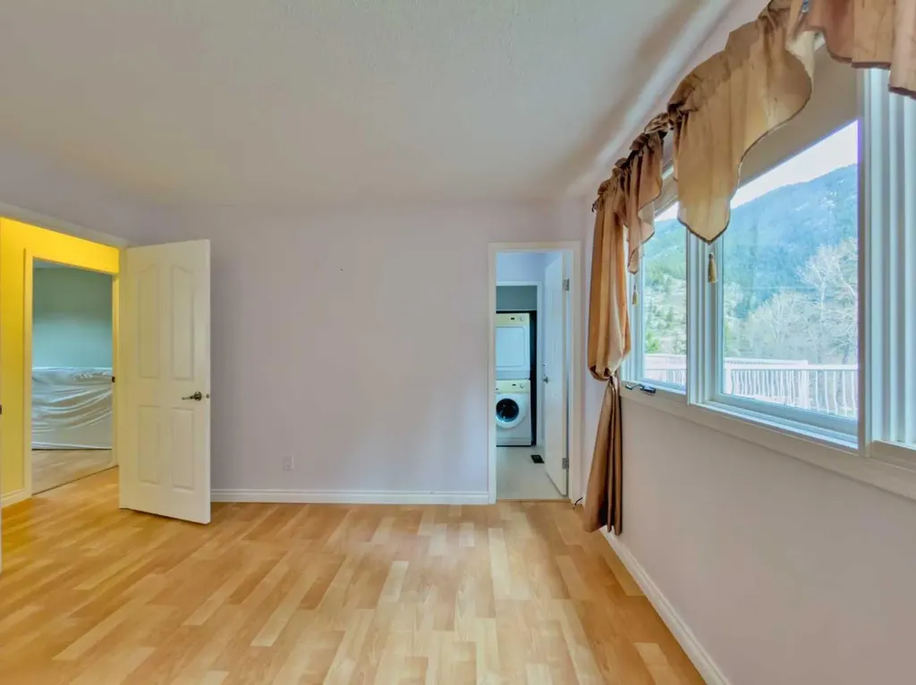 13553 18 Avenue Blairmore AB T0K0E0