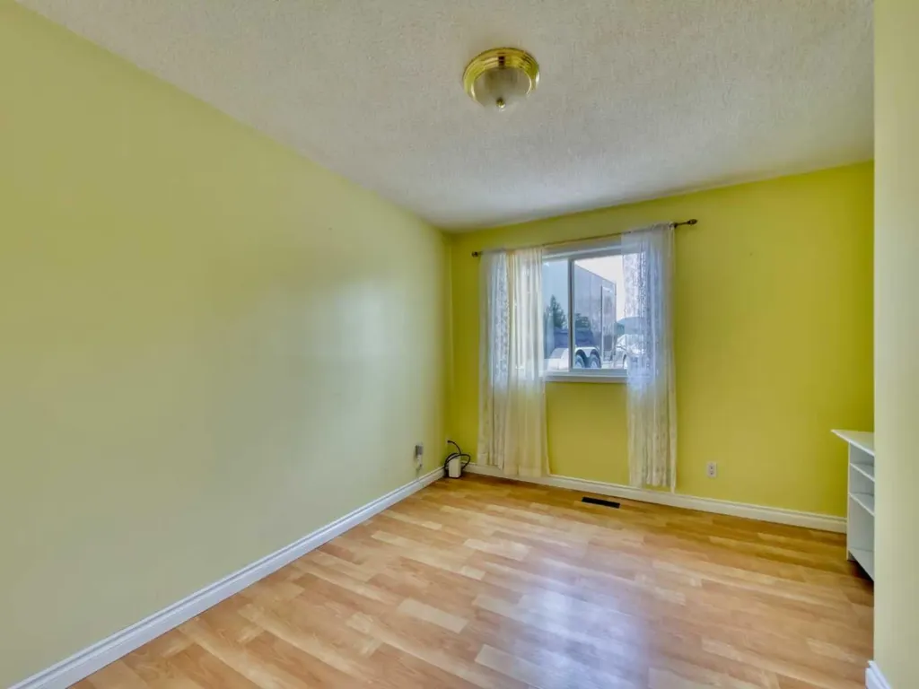 13553 18 Avenue Blairmore AB T0K0E0