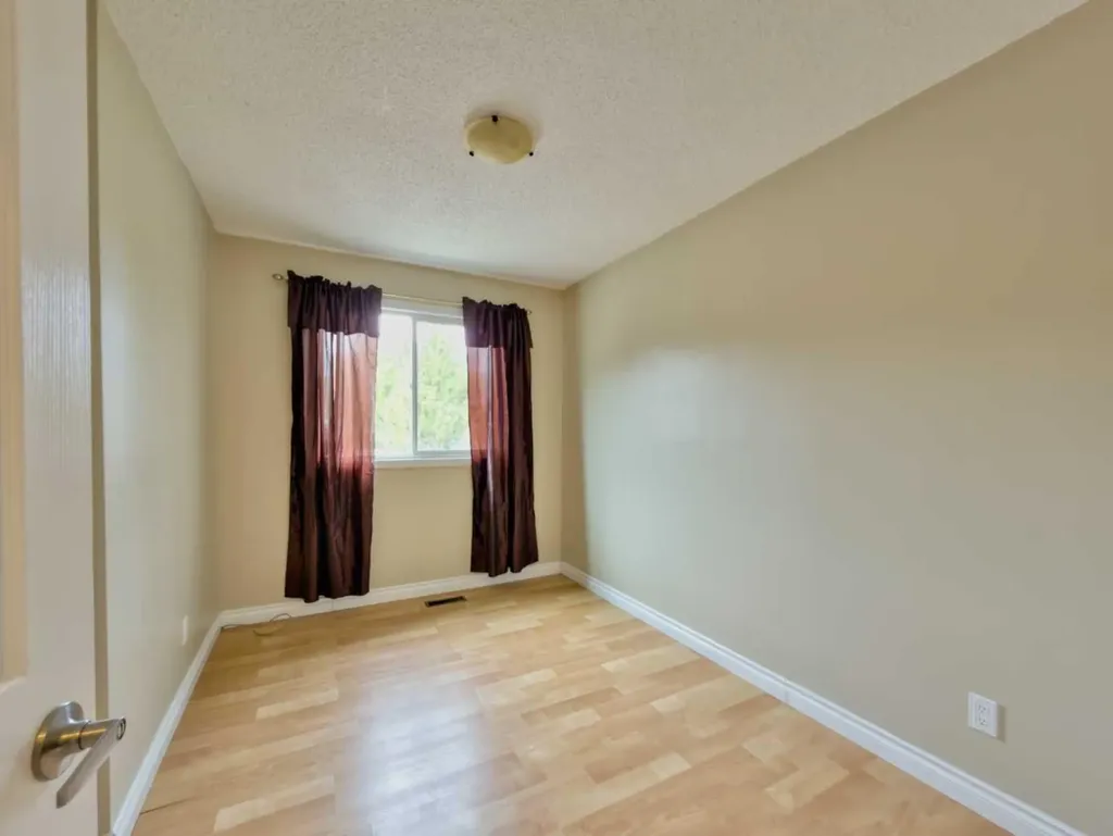 13553 18 Avenue Blairmore AB T0K0E0