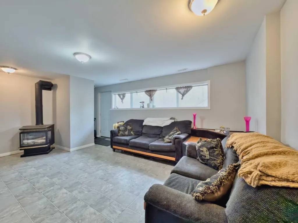 13553 18 Avenue Blairmore AB T0K0E0