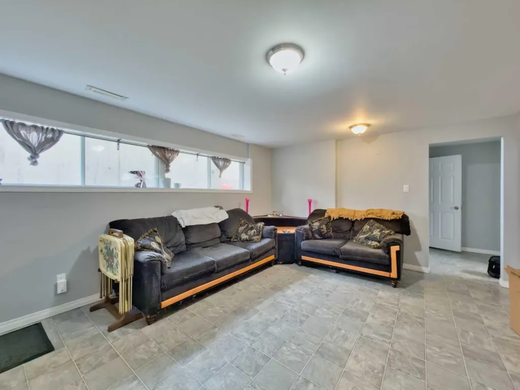 13553 18 Avenue Blairmore AB T0K0E0