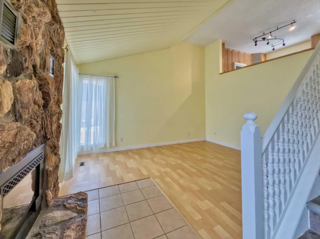 13553 18 Avenue Blairmore AB T0K0E0