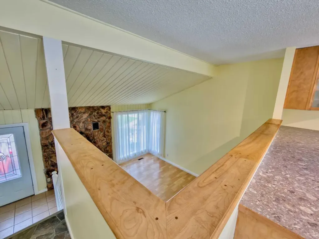 13553 18 Avenue Blairmore AB T0K0E0