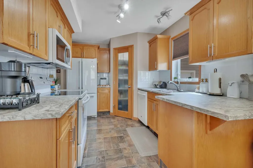 4344 60a Avenue Crescent Innisfail AB T4G 1L2