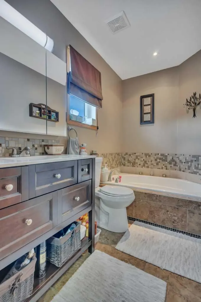 4344 60a Avenue Crescent Innisfail AB T4G 1L2