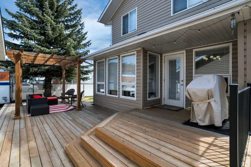 4344 60a Avenue Crescent Innisfail AB T4G 1L2