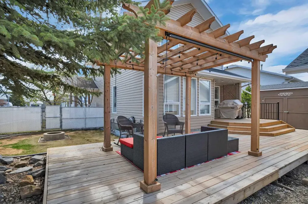 4344 60a Avenue Crescent Innisfail AB T4G 1L2