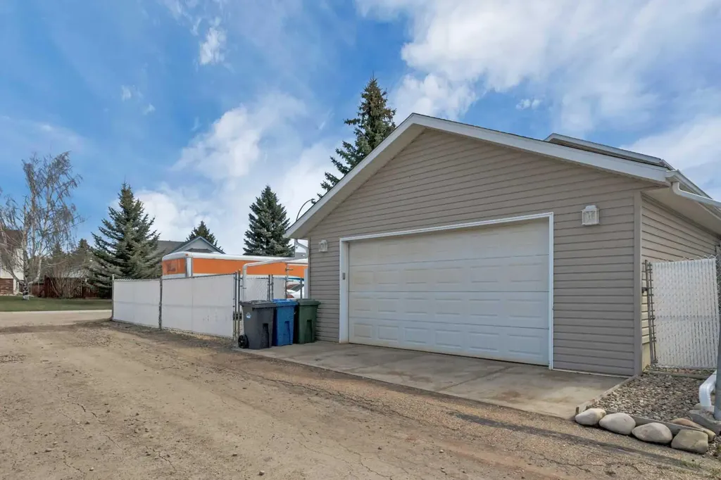 4344 60a Avenue Crescent Innisfail AB T4G 1L2