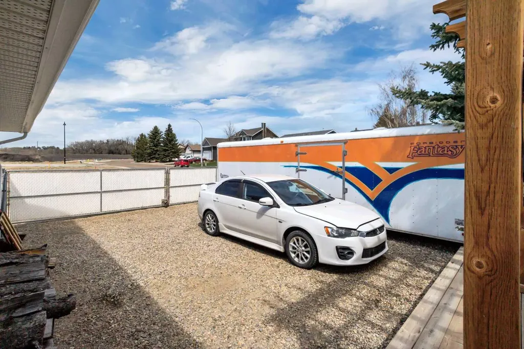 4344 60a Avenue Crescent Innisfail AB T4G 1L2