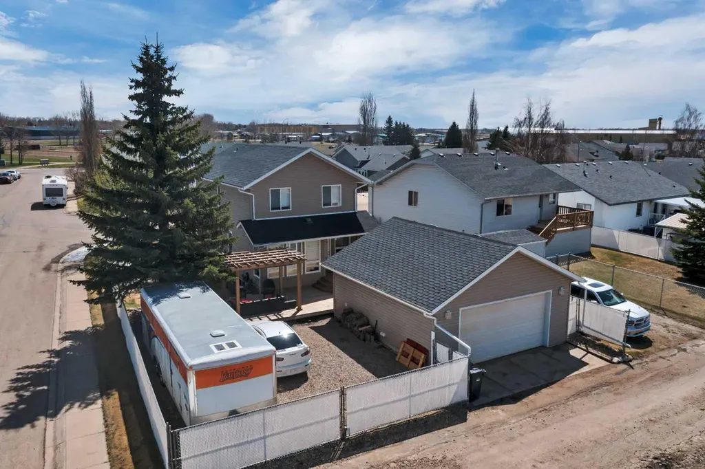 4344 60a Avenue Crescent Innisfail AB T4G 1L2