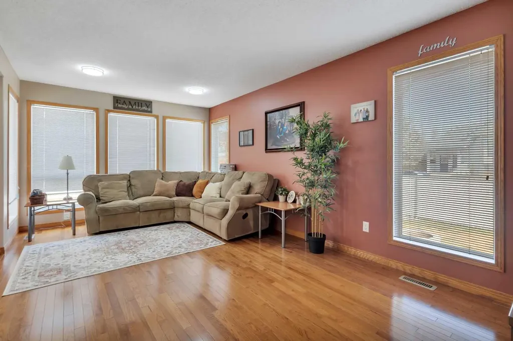 4344 60a Avenue Crescent Innisfail AB T4G 1L2