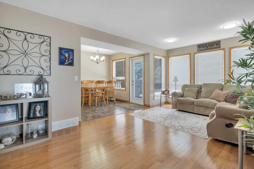 4344 60a Avenue Crescent Innisfail AB T4G 1L2
