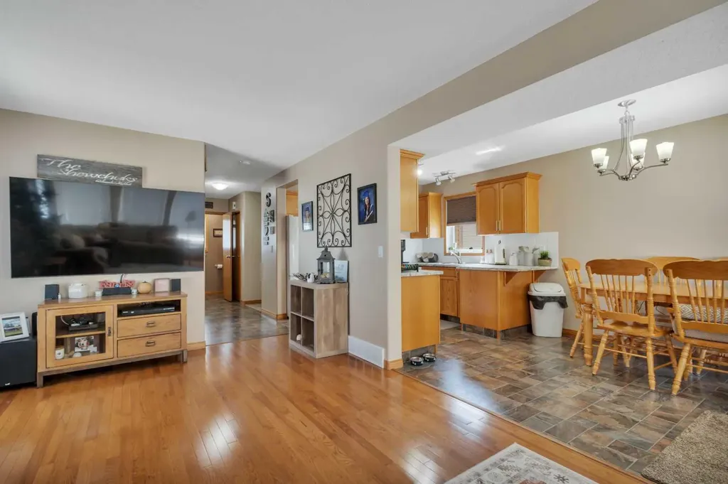 4344 60a Avenue Crescent Innisfail AB T4G 1L2
