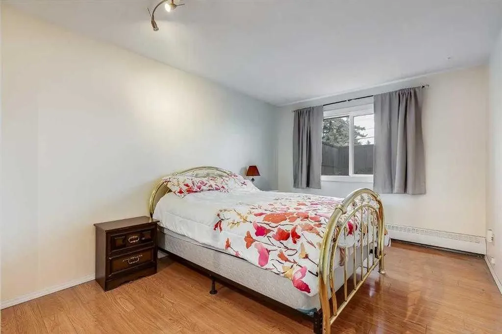 335 Garry Crescent NE Calgary AB T2K 5X1
